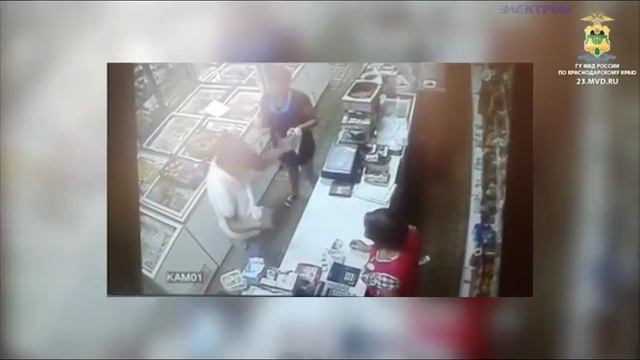 В Абинском районе момент кражи денег из кассы попал в объектив камеры видеонаблюдения.