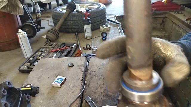Пежо 307 замена подвесного подшипника.Peugeot 307 suspension bearing replacement.