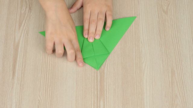 Лягушка из бумаги. Учимся делать прыгающую бумажную жабку.