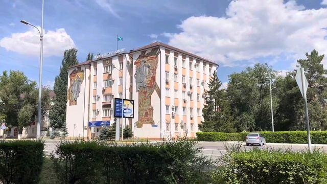 Уральск - площадь Сырым Датова памятник Д.Нурпеисовой площадь М.Маметовой - Славные дочки