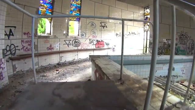 Заброшенныи бассеин. Кисловодск.