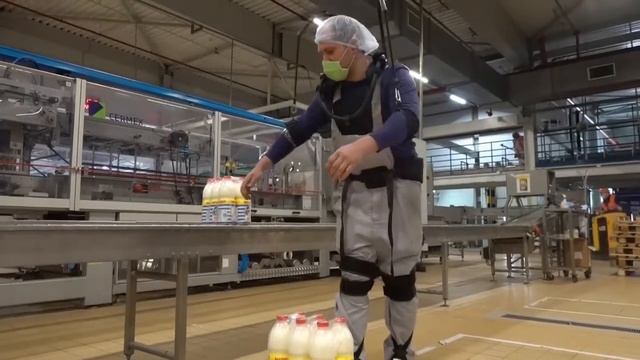 ProEXO тестирует промышленный экзоскелет на заводе Danone.