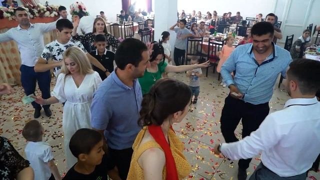 Сестры танцуют с единственным братом Свадьба в Дагестане