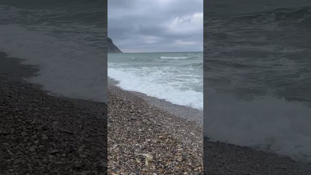 Архипо-Осиповка 15 апреля 2024 года ☁️ Чёрное море штормит 🌊 Видео: @barracuda_86