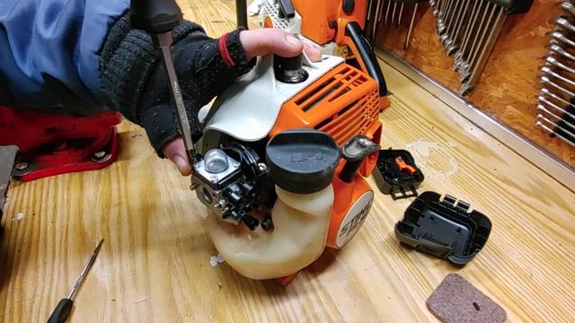 Stihl FS 38 Primer Bulb Exchange / primer pumpa csere