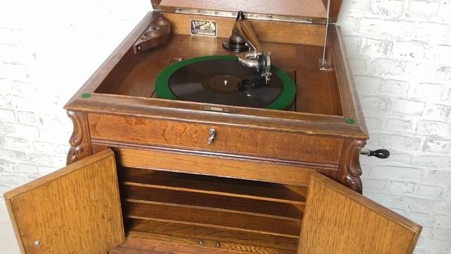 Floor-model Gramophone Victor Victrola Model VV-XIV
