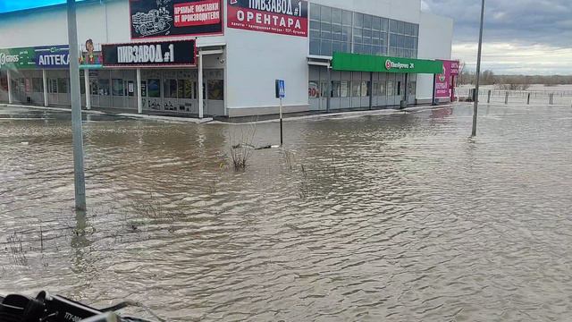 Наводнение в Оренбурге 14 апреля 2024 года  15:00 плывём на большегрузном транспорте по Уральской