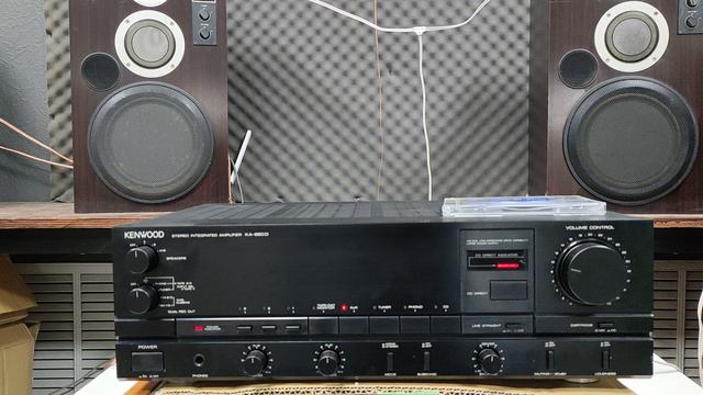 Kenwood KA-880D.  однако удивил, стоит мало, может много, подушковые низы.