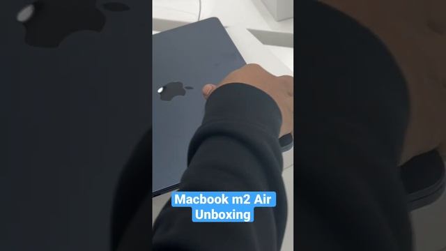 Apple Macbook M2 Air 2023 Unboxing at Store