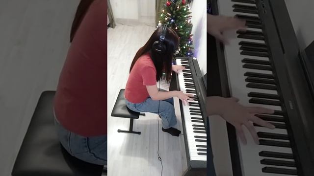 КиШ Лесник на пианино