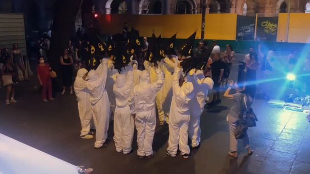Флешмоб в знак протеста против накачивания Украины оружием прошел в итальянской столице перед Колизе