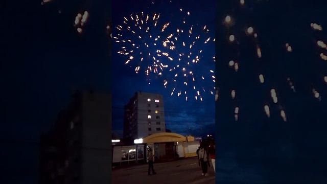 Г. Серов. Салют.
Залайкайте видос пусть больше людей увидят это ШЕДЕВР....