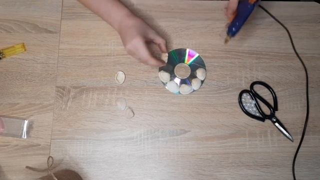 3 идей поделок на день Святого Валентина (3 Valentine day craft ideas made from room decoration)