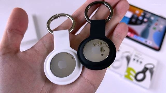 SwitchEasy Skin Silicone & Wrap Leather Keyring For AirTag