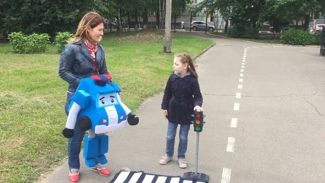 Robokar Poli и пешеходныи переход