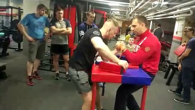 Гусельников Иван борьба на тренировке