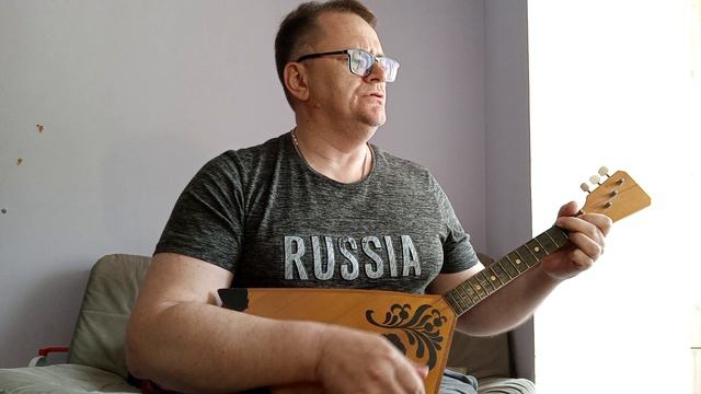 В землянке - балалайка (Dm) с перебором