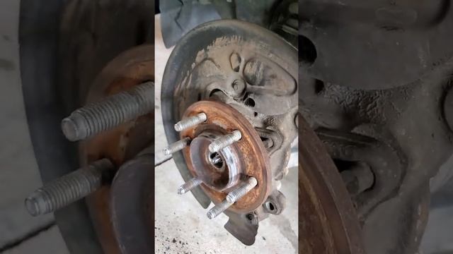 2014 Ford F150 wheel bearing noise