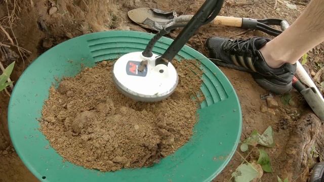 Found A Picker W/ Minelab Gold Monster 1000 - Working Decomposing Bedrock/ancient River Bed