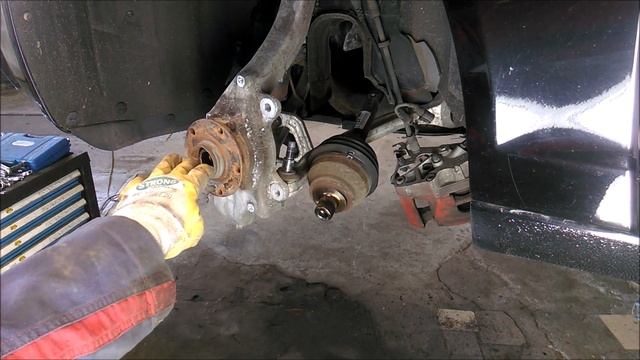 ЗАМЕНА ВЕРХНИХ РЫЧАГОВ ПЕРЕДНЕЙ ПОДВЕСКИ / AUDI A6 - УДИ А6 / REPLACING FRONT SUSPENSION UPPER ARM