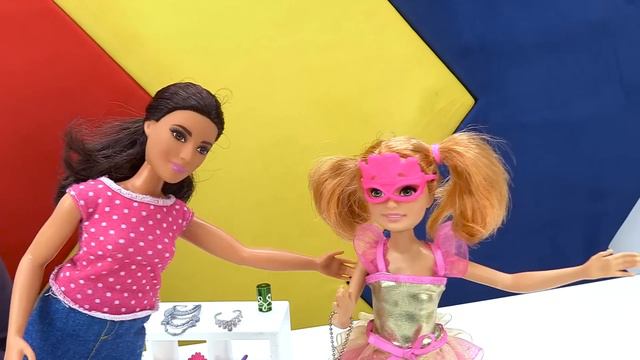 Куклы Барби: подарок на день рождения - Видео для девочек.