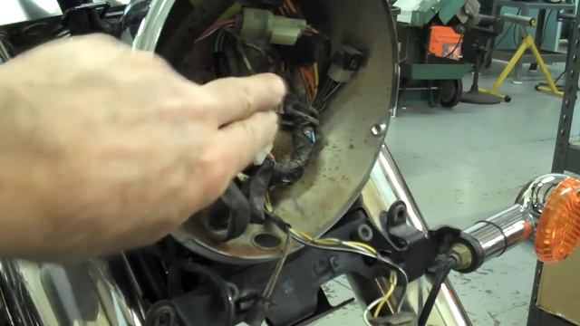 Suzuki Volusia (C50) 800 Removing the Front Light Bar