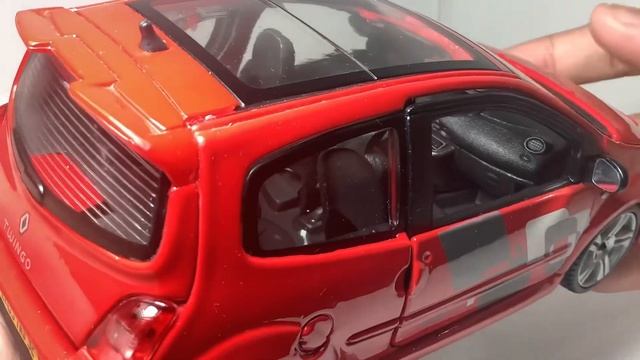 Renault Twingo 1/24 by Bburago - Unboxing & Walk Around