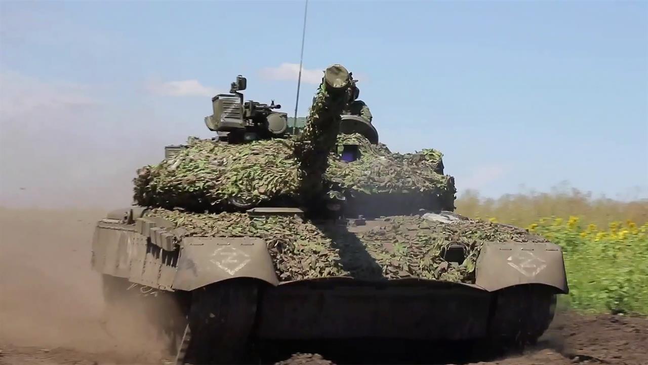Экипажи танков Т-80 группировки "Север" разгромили опорные пункты ВСУ