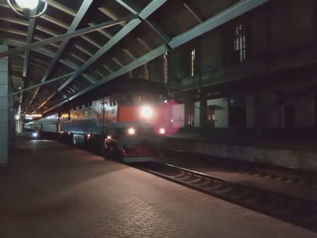 ТЭП70-0492 отправляется из Витебска с поездом № 67 на Смоленск