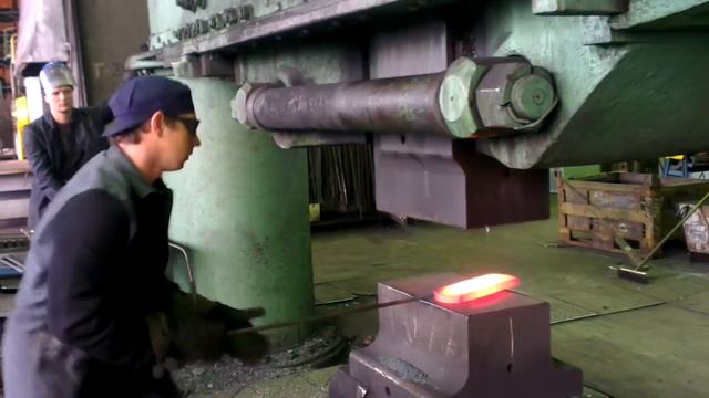 Трёхтонный молот. Изготовление топора. 3 x ton hammer. Making an ax.