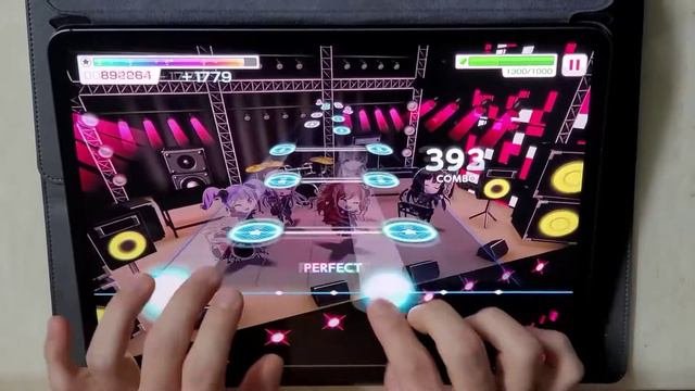 バンドリiPad Pro 12.9でfinal phaseを人差し指と中指で弾いてみた