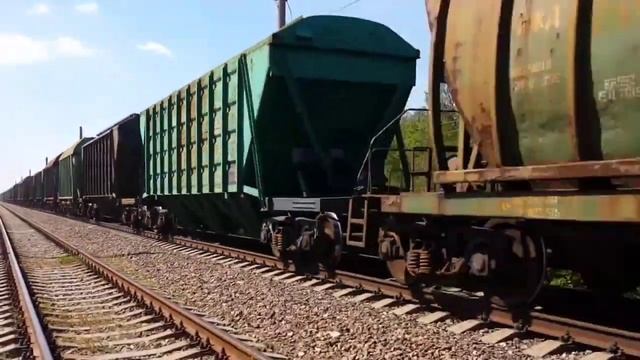 Архив перевыпуск. 2ТЭ10УТ-0068 в голове грузового поезда, на перегоне Новосавицкая - Тирасполь.