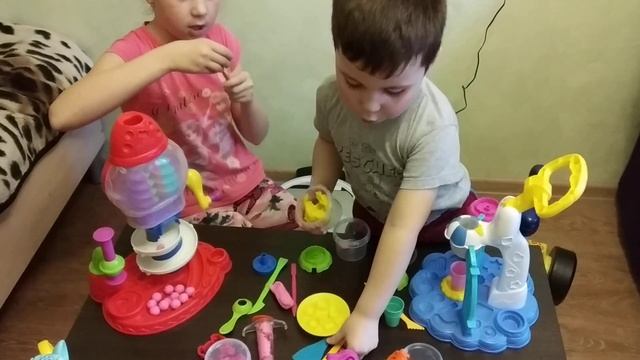 Лепим из мягкого пластилина Плэй До конфеты и всякие вкусняшки  Часть 1
