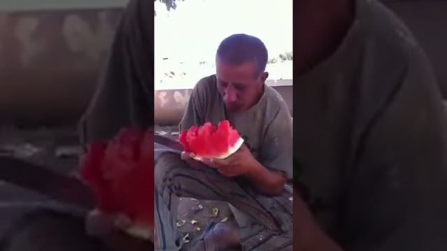 От улыбки хмурый день светлей