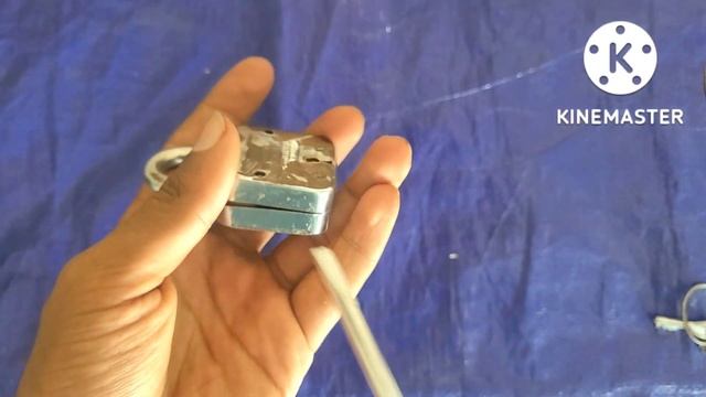 what is inside double locking lock?  How does a double locking lock work?