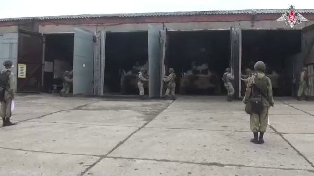 Подъём личного состава по тревоге, подготовка техники к совершению марша и выход