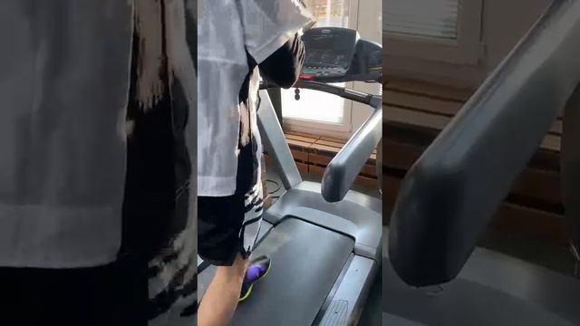 Беговая дорожка Precor