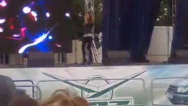 телка поет .mp4