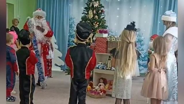 Новогодний утренник в подготовительной группе