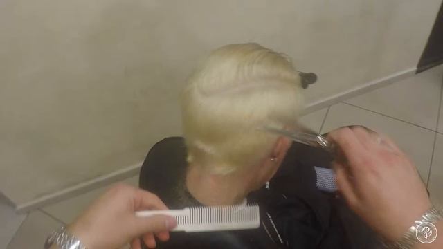 Стрижка на короткие волосы градуировка, слои, текстура (обучающее видео)