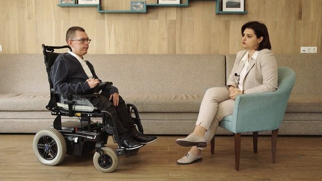 Доступная среда: столбы на тротуарах, ледяные пандусы, как получить квартиру инвалиду? Советы юрист
