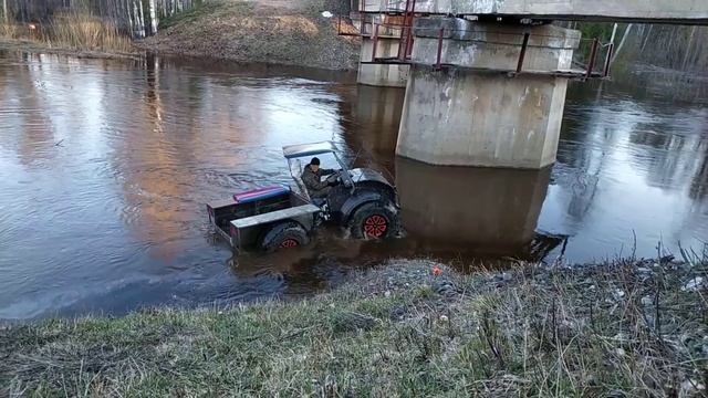 Плывём на переломке буксируем квадроцикл стелс