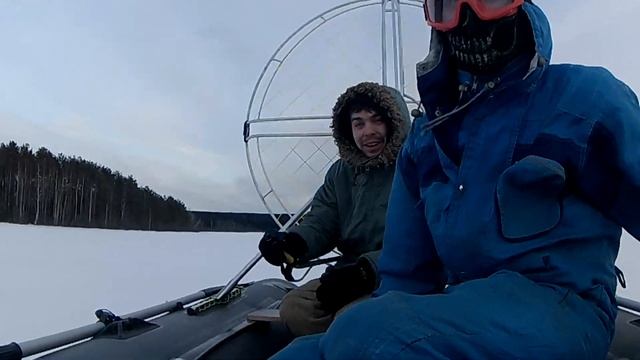 Аэролодка Манёвр на рыхлом снеге.