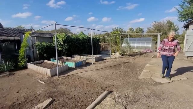 Переехали из Кыргызстана в Россию \ Помогаем маме во дворе