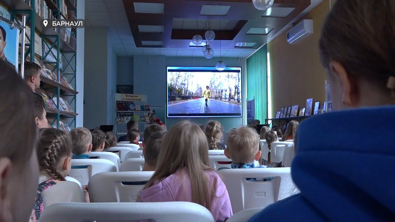 «Живая детская книга Алтая»: поэт Валерий Тихонов встретился с учениками 122 лицея Барнаула