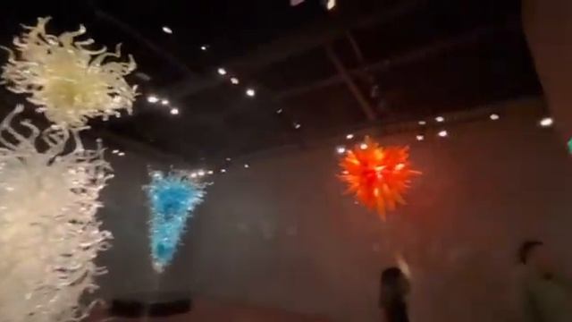 Сад и Выставка стеклянных изделий Дейла Чихули в Сиэтле.