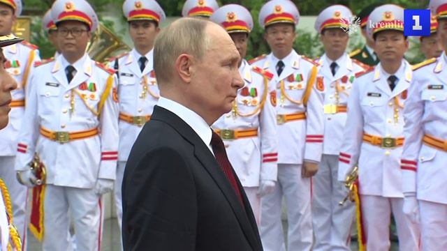 Владимир Путин возложил венок к Мемориалу павшим героям во Вьетнаме