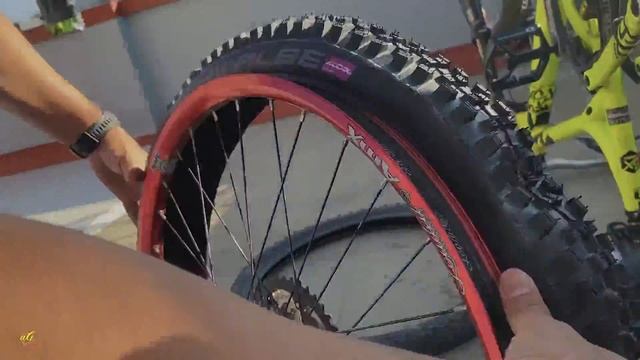 Changing Schwalbe Magic Mary Super Gravity (folding)