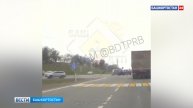 Момент столкновения двух иномарок на трассе в Башкирии попал на видео