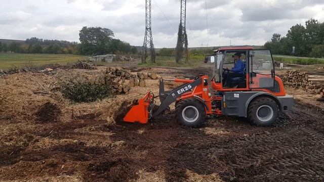 Фронтальный погрузчик Everun ER25 в сельском хозяйстве